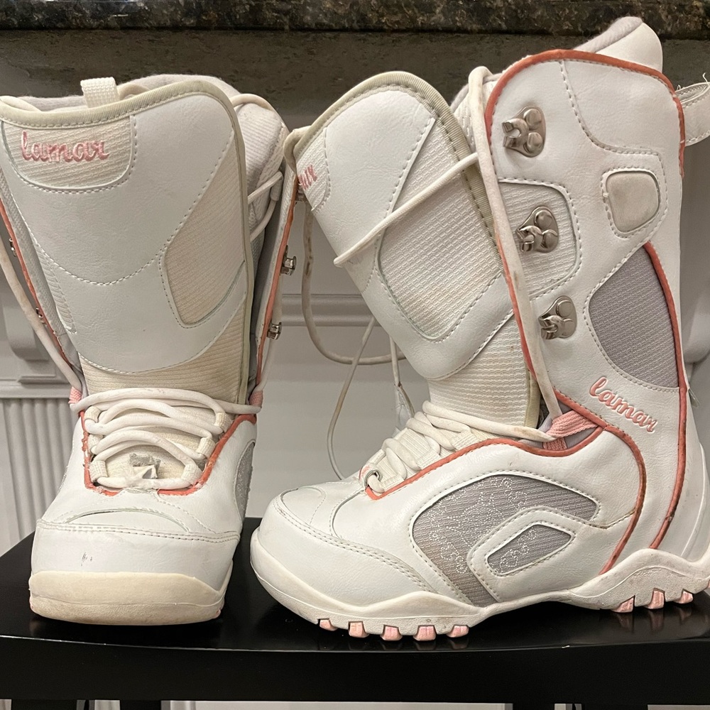 White Lamar Snowboard Boots Size 7